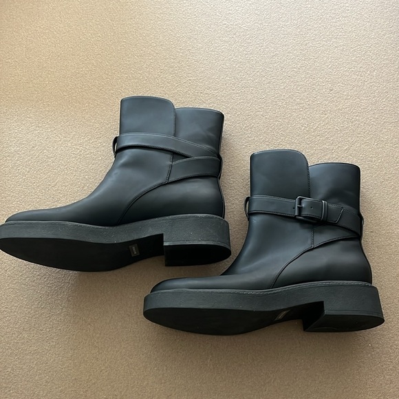 VINCE NWOB Kaelyn Womens Pull On Waterproof Ankle Boots- Size 9.5 - Picture 4 of 12